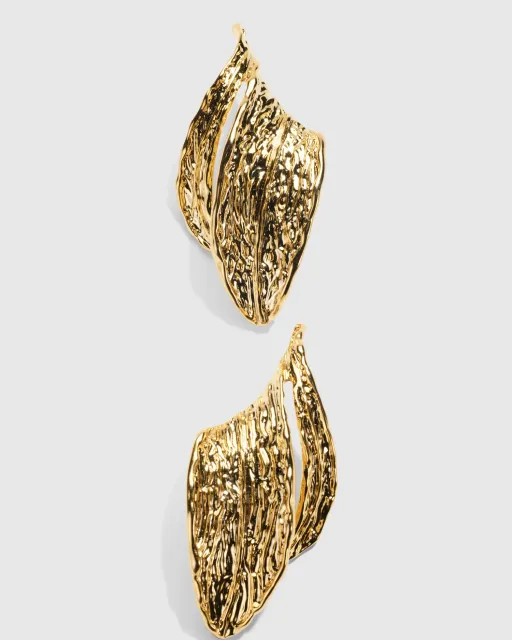Macro textured gold earrings surface polish and reflection balancing